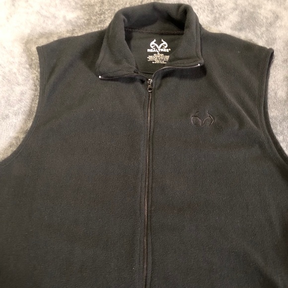 Realtree Other - Men’s Real Tree Black Vest